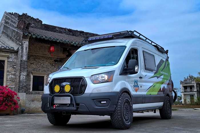 旅美奇域350B四驅(qū)越野房車